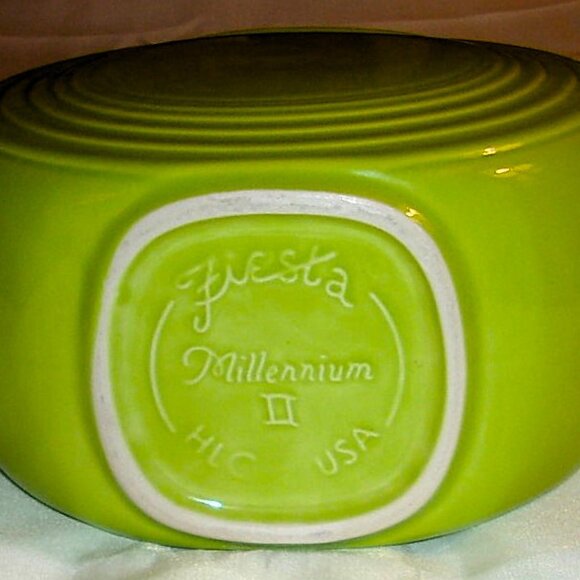 Fantastic Green Vintage Homer Laughlin Fiesta Millennium II Disc Vase - Picture 3 of 3